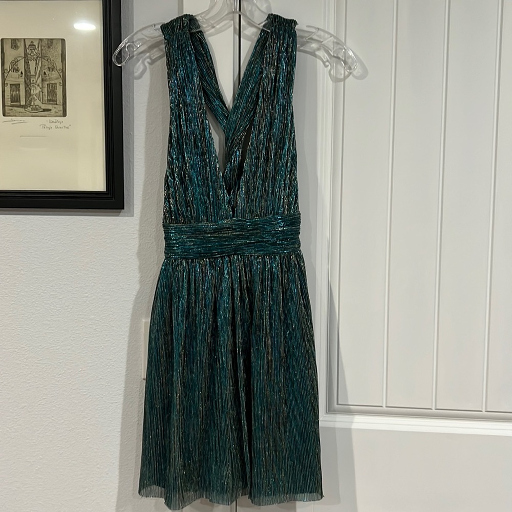 Lulu’s teal shimmer dress